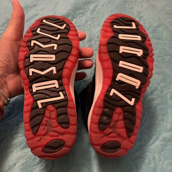 Size 13C (PS) Jordan 11 Retro 2019 Bred Pre Owned Black & White Children’s Shoes - Picture 9 of 14